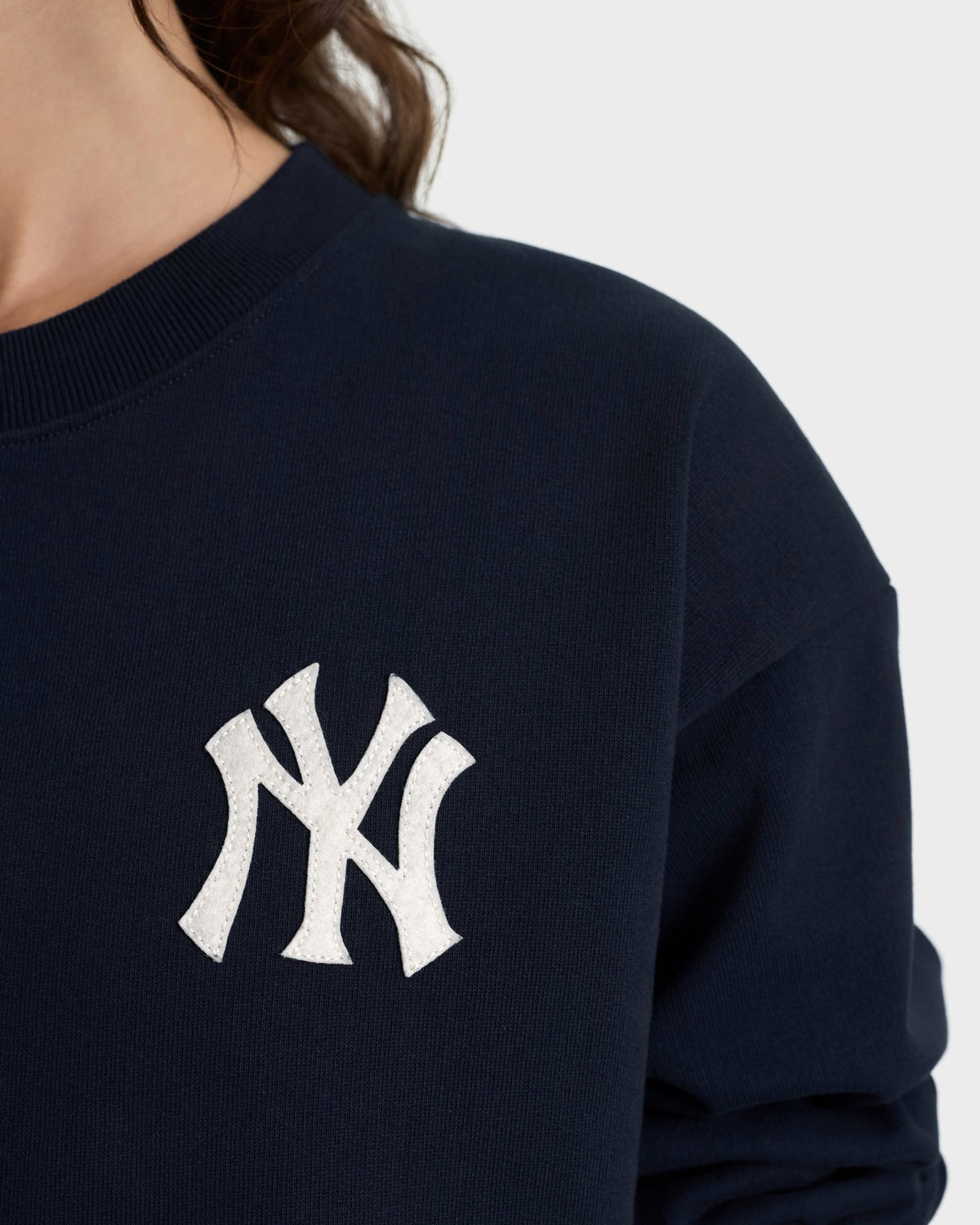 Sporty & Rich Heritage Yankees Serif Crewneck - Navy/White