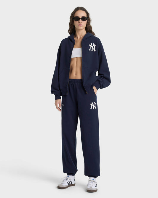 Sporty & Rich Heritage Yankees Serif Sweatpant - Navy/White