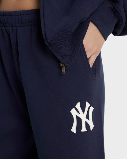 Sporty & Rich Heritage Yankees Serif Sweatpant - Navy/White