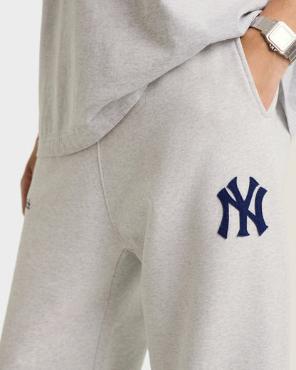 Sporty & Rich Heritage Yankees Serif Sweatpant - Heather Gray/Navy