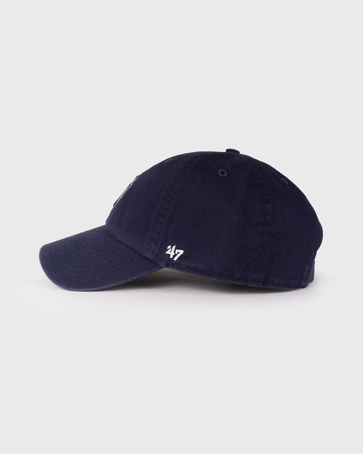 Sporty & Rich Yankees Serif Outline Hat - Navy/White