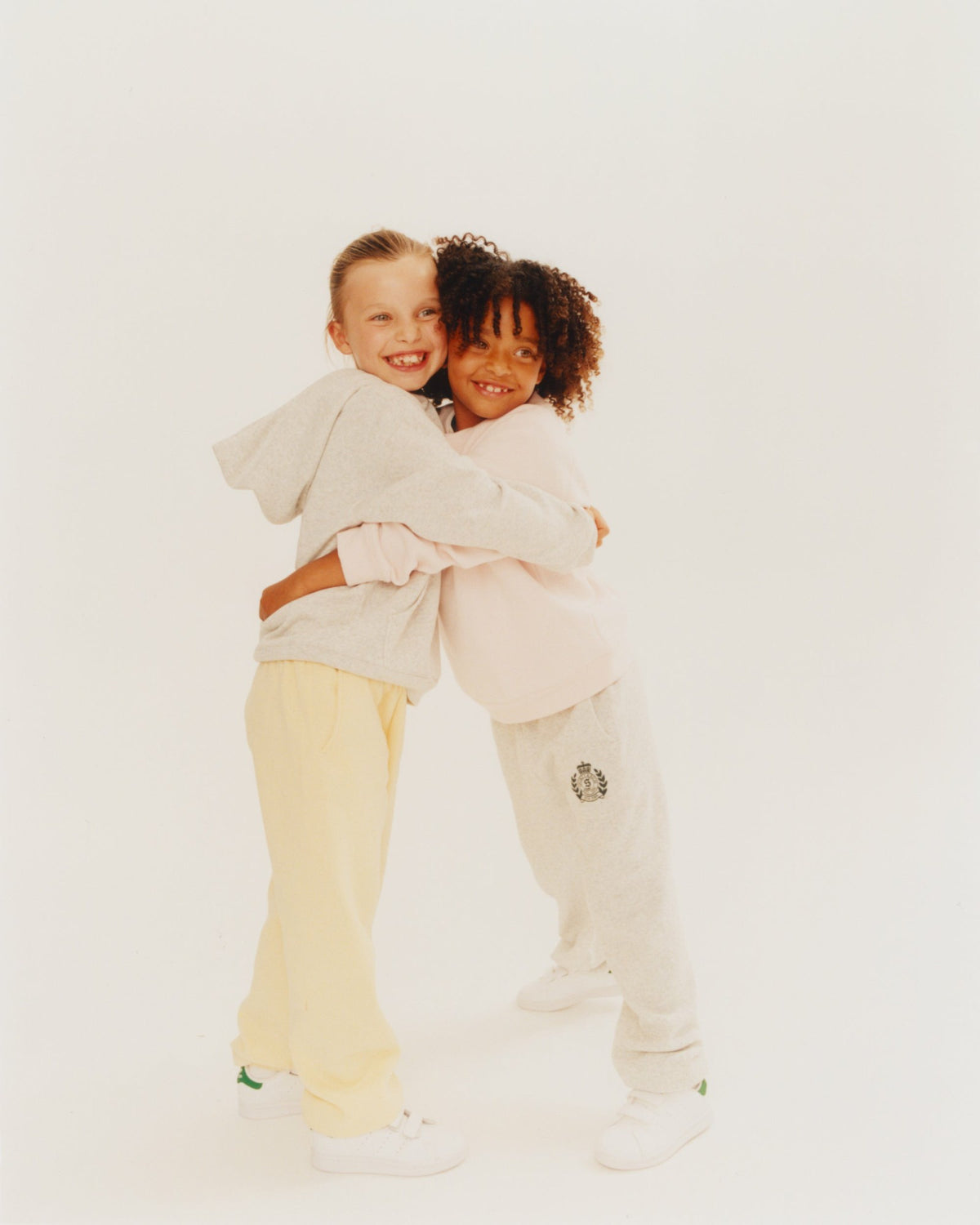 Sporty & Rich California Emblem Kids Sweatpant - Almond/Navy